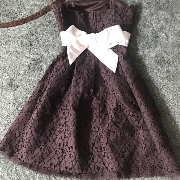 Lace Party Dress - Picture 3 of 8